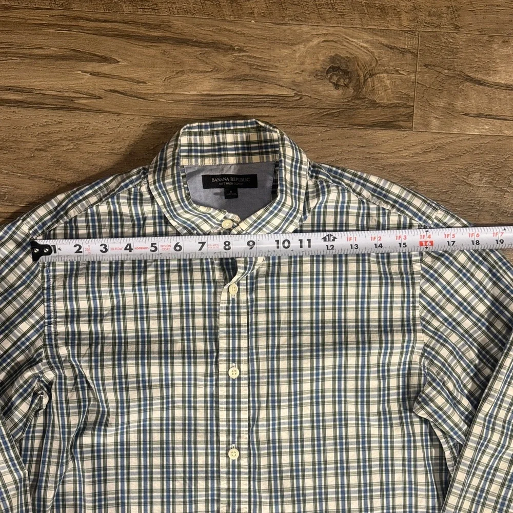 Banana Republic Slimfit Blue Green & White Plaid Button Down Short - Size S